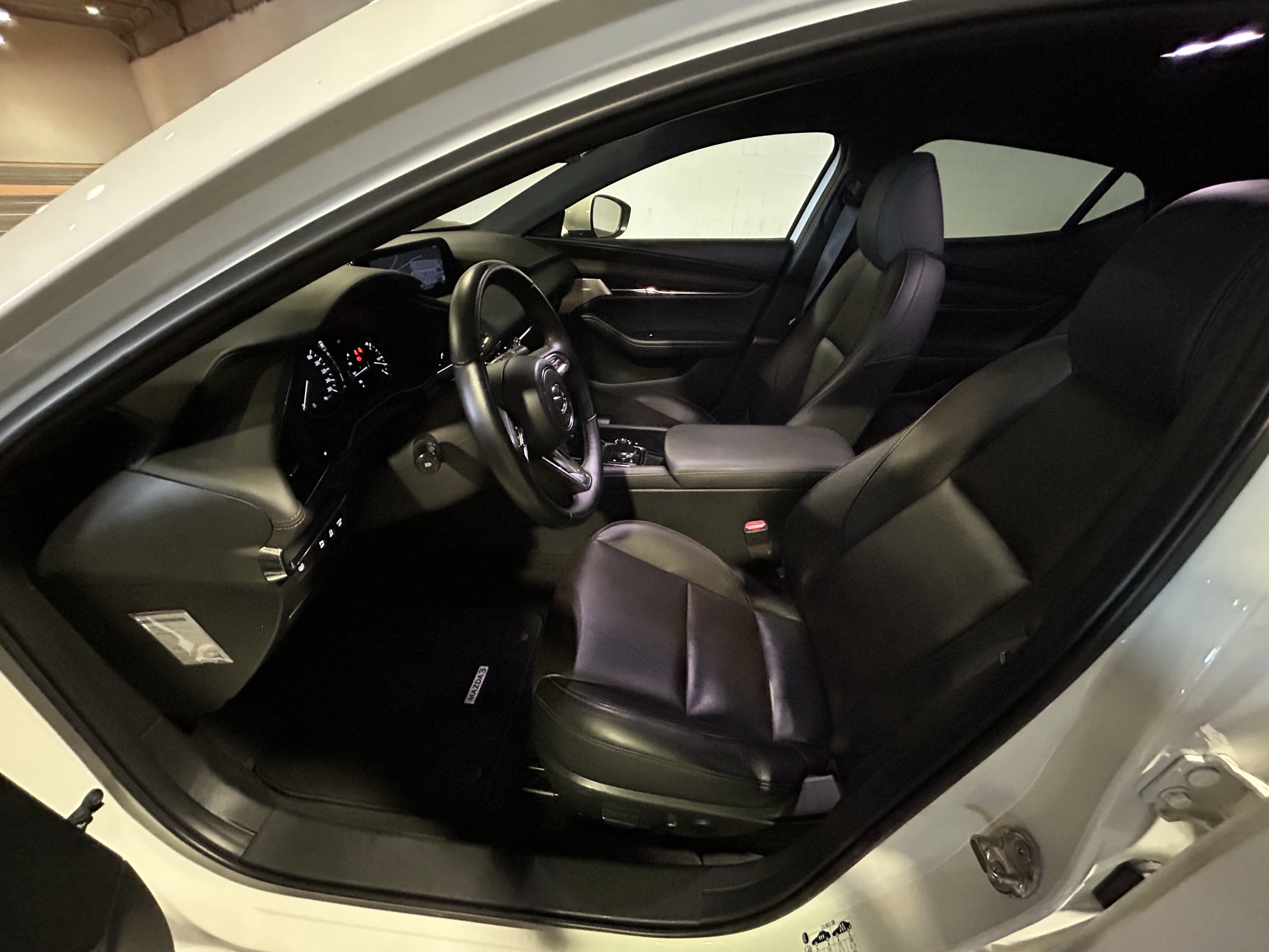 Mazda 3 2.0 Skyactiv-X 180 CV · Acabado LUXURY